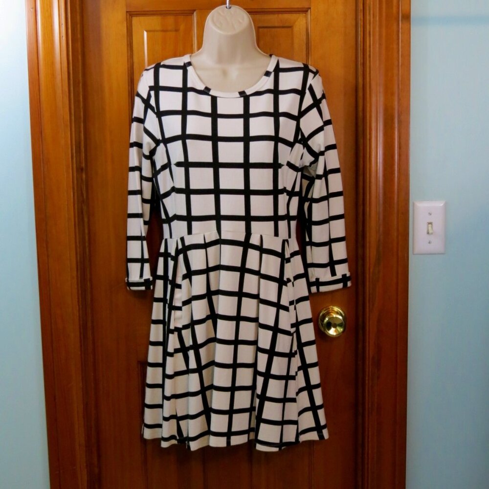 K by Kersh black & cream fit & flare dress flirty knit 3/4 sleeve size medium*
